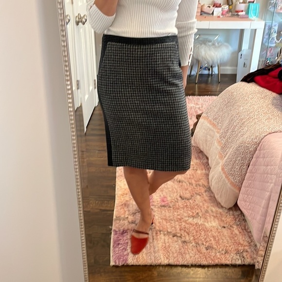 J. Crew Dresses & Skirts - J. Crew Wool Contrast Houndstooth Pencil Skirt